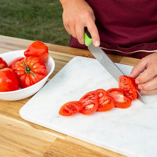 Here is our produce tip for Tomatoes! 🍅

🍅 Storage tip: Do not refrigerate tomatoes! Temperatures below 55 degrees destroy their flavor! Store at room temperature away from direct sunlight with the stem or heart pointing up. The tomatoes will ripen and develop a glorious savory flavor.

🍅 Cooking tip: Oven dry them for a unique preparation and toss with salad or pasta. Cut tomatoes 1/4" inch thick, spread on a baking sheet. Drizzle with extra virgin olive oil, a little sea salt and pepper. Place in a preheated 250 oven and roast for 60 - 90 minutes (depending on how dry you want them), occasionally turning the pan. Remove, let cool and add to your favorite pasta or salad for turbo charged flavor.

Link in bio. 
.
.
.
.
#SupportLocal #ShopSmallBusiness #FreshMidwest #GroceryDelivery #OnlineGrocery #DeliveryService #FoodDelivery #DoorStepDelivery #OnlineGroceryShopping #NoContactDelivery #ShopSmall #SmallBusiness #ShopLocal #LocalDelivery #InstaFood #DinnerIdeas #FoodGram #HomeCooking #midwest #chicago #Wisconsin #picoftheday #mealkit #dinner #healthydinner #tomato #tomatoproducetip #tomatotips