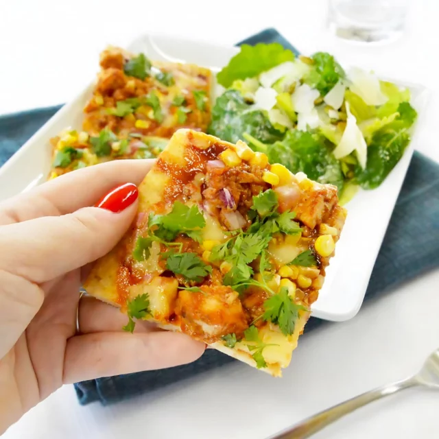 Dinner dilemma? Not anymore! 🙌

Our @Wildfirerest BBQ Chicken Flatbread Meal Kit is loaded with juicy chicken, zesty BBQ sauce, red onions, sweet corn, and gooey jalapeño jack cheese—baked to perfection and served with a fresh salad! 🌿🥗 

Easy to make, impossible to resist. Get yours now and save 33%! 👀 Link in bio!
.
.
.
.
#SupportLocal#ShopSmallBusiness#FreshMidwest#GroceryDelivery#OnlineGrocery#DeliveryService#FoodDelivery#DoorStepDelivery#OnlineGroceryShopping#NoContactDelivery#ShopSmall#SmallBusiness#ShopLocal#LocalDelivery#InstaFood#DinnerIdeas#FoodGram#HomeCooking#midwest#chicago#wisconsin#picoftheday#mealkit#healthydinner#DinnerInsp #falldinner #MidwestEats #ChicagoEats #WisconsinEats