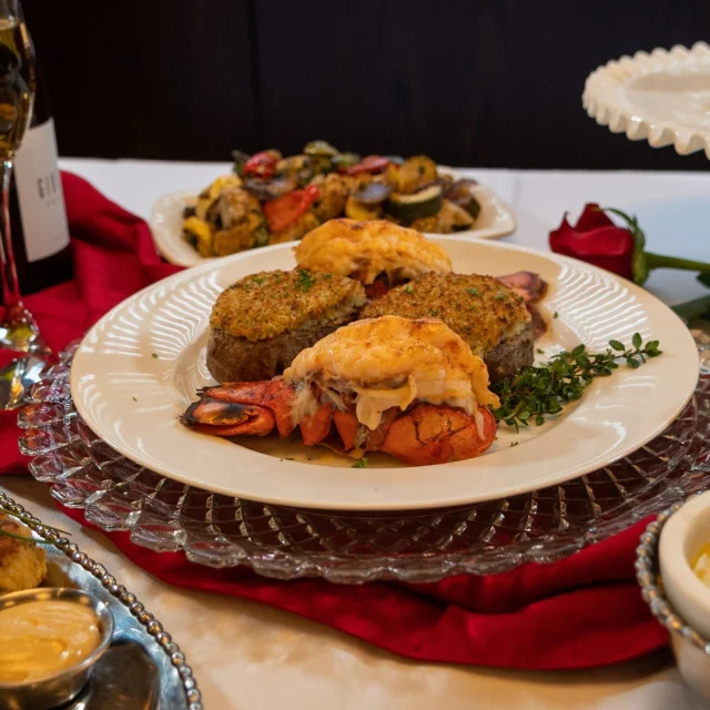 We’ve teamed up with @wildfirerest to create an exquisite Surf ‘n Turf dinner for two featuring crab cakes, filets topped with parmesan crust, cold water lobster tails and finished with a flourless chocolate cake.
🌹💝

Link in bio.